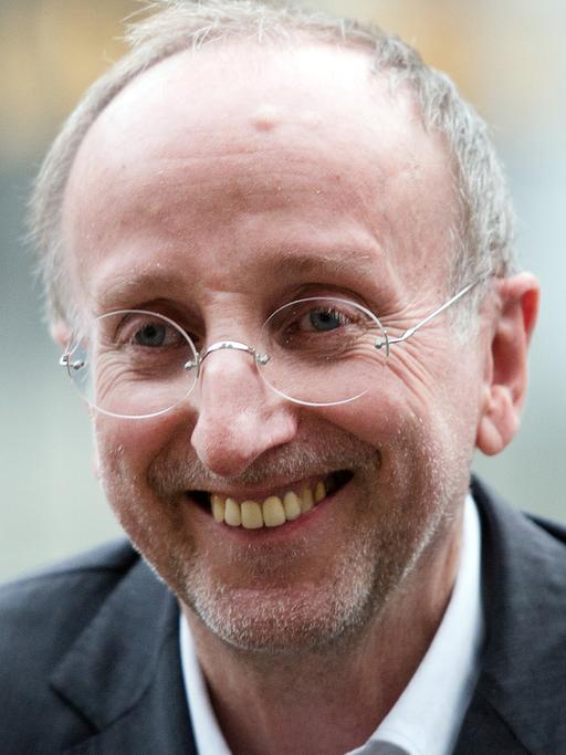 Der designierte Intendant des Schauspielhauses Düsseldorf, Wilfried Schulz für die Fotografen.