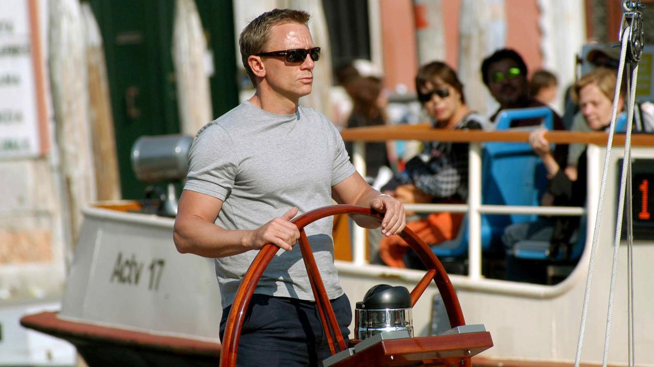 Der britische Schauspieler Daniel Craig bei Dreharbeiten des James-Bond-Films "Casino Royale" am 08.06.2006 in Venedig Der britische Schauspieler Daniel Craig bei Dreharbeiten des James-Bond-Films "Casino Royale" am 08.06.2006 in Venedig