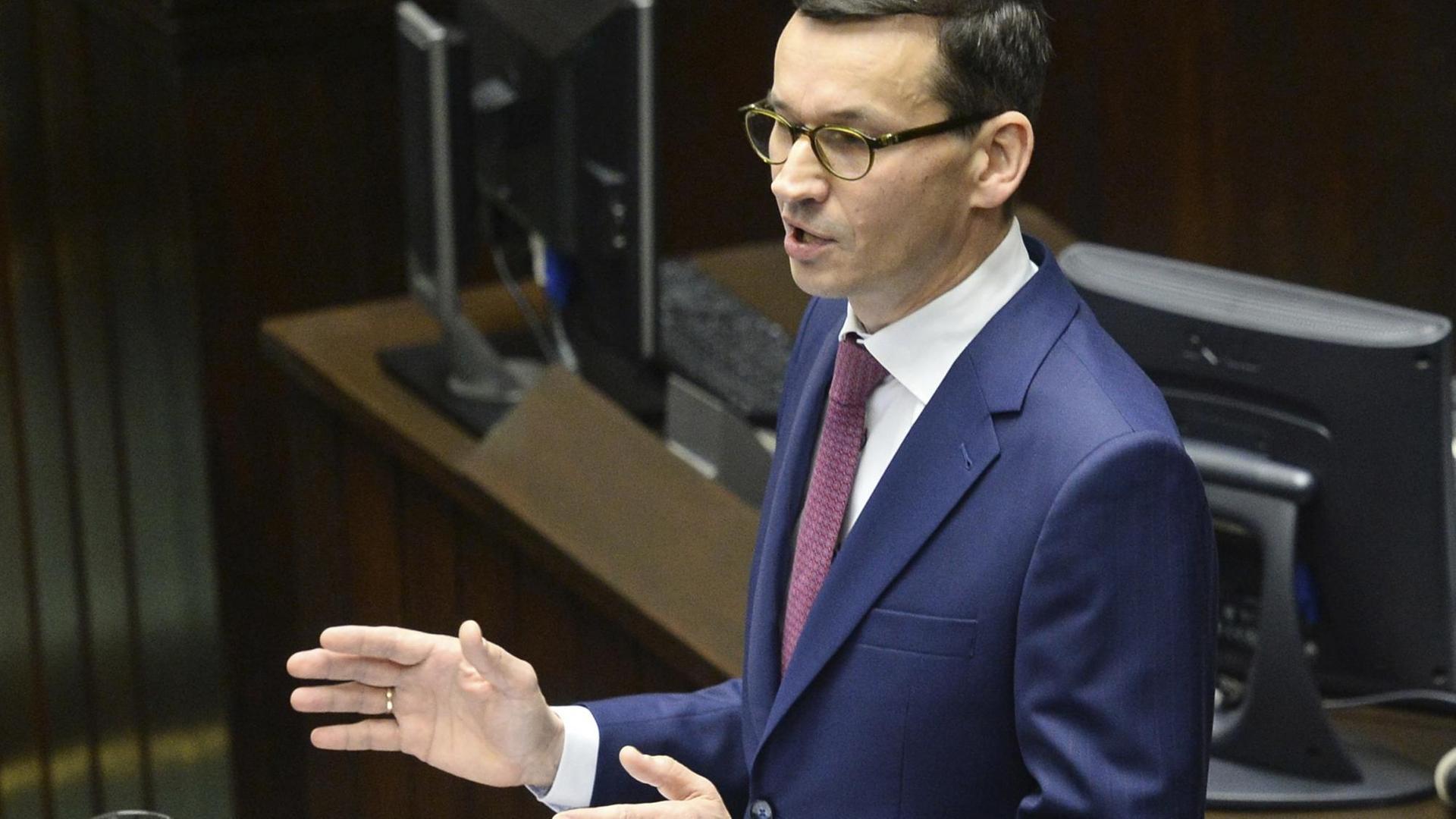 Polens neuer Premierminister Mateusz Morawiecki spricht im Parlament. Polens neuer Premierminister Mateusz Morawiecki spricht im Parlament.