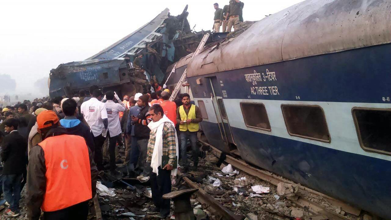 Bei einem Zugunglück in Indien sind mehr als 90 Menschen ums Leben gekommen.