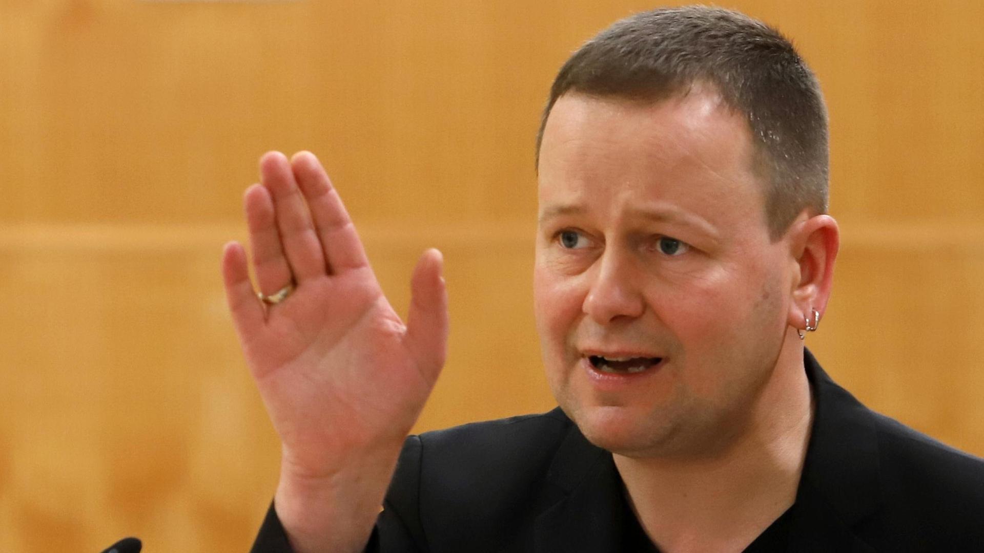 Klaus Lederer (Die Linke), Berliner Bürgermeister Senator für Europa und Kultur, in einer Gesprächssituation am 16.03.2019 in Brandenburg. Klaus Lederer (Die Linke), Berliner Bürgermeister Senator für Europa und Kultur, in einer Gesprächssituation am 16.03.2019 in Brandenburg.