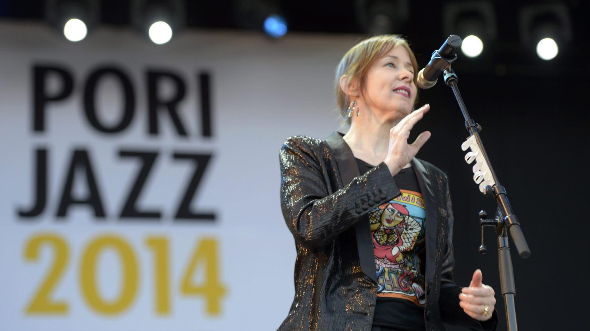 US-Sängerin Suzanne Vega auf dem Pori Jazz Festival 2014 US-Sängerin Suzanne Vega auf dem Pori Jazz Festival 2014