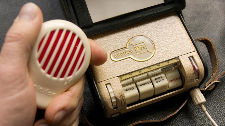 Drahttonbandgerät Minifon P-55 von 1957, im Besitz des Künstlers Drahttonbandgerät Minifon P-55 von 1957, im Besitz des Künstlers