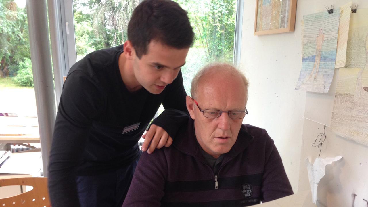 FSJ-ler Paata Zhgenti malt gemeinsam mit Helmut Paus im Alexianer Krankenhaus Münster. FSJ-ler Paata Zhgenti malt gemeinsam mit Helmut Paus im Alexianer Krankenhaus Münster.