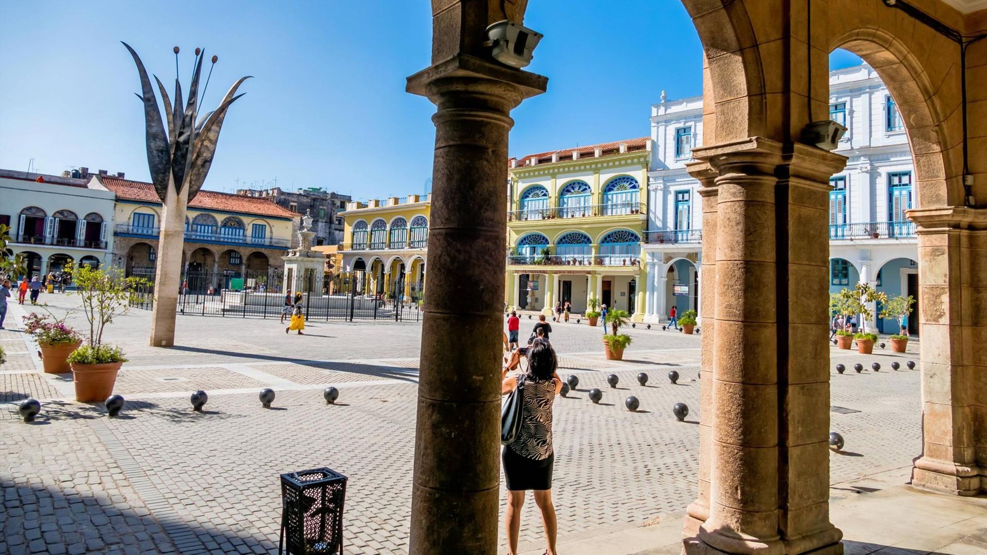 Die Plaza Vieja in der Altstadt von Havanna. Die Plaza Vieja in der Altstadt von Havanna.