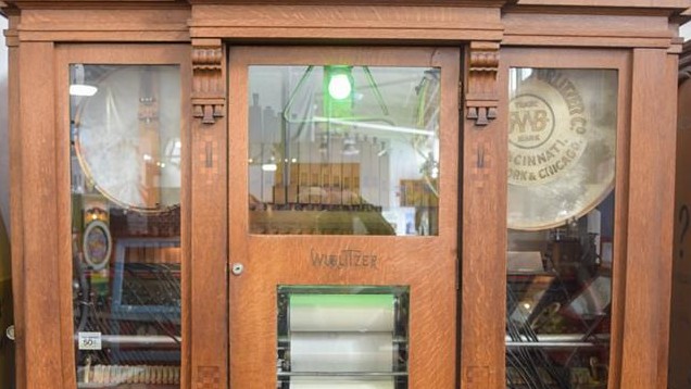 Ein Blick in die Walzenmechanik der "Mighty Wurlitzer" im Musée Mécanique. Ein Blick in die Walzenmechanik der "Mighty Wurlitzer" im Musée Mécanique.
