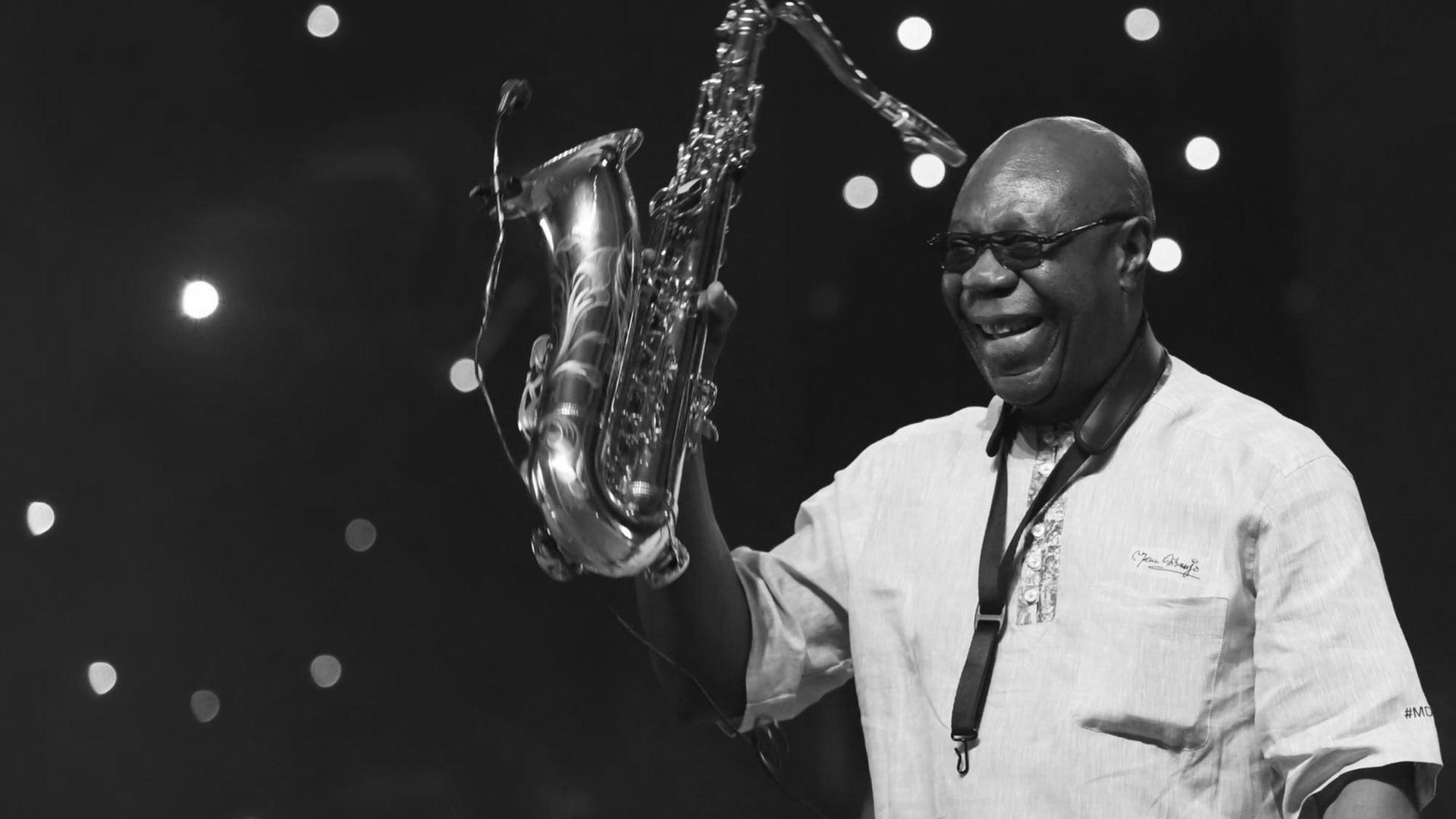 Der Saxophonist Manu Dibango. Der Saxophonist Manu Dibango.