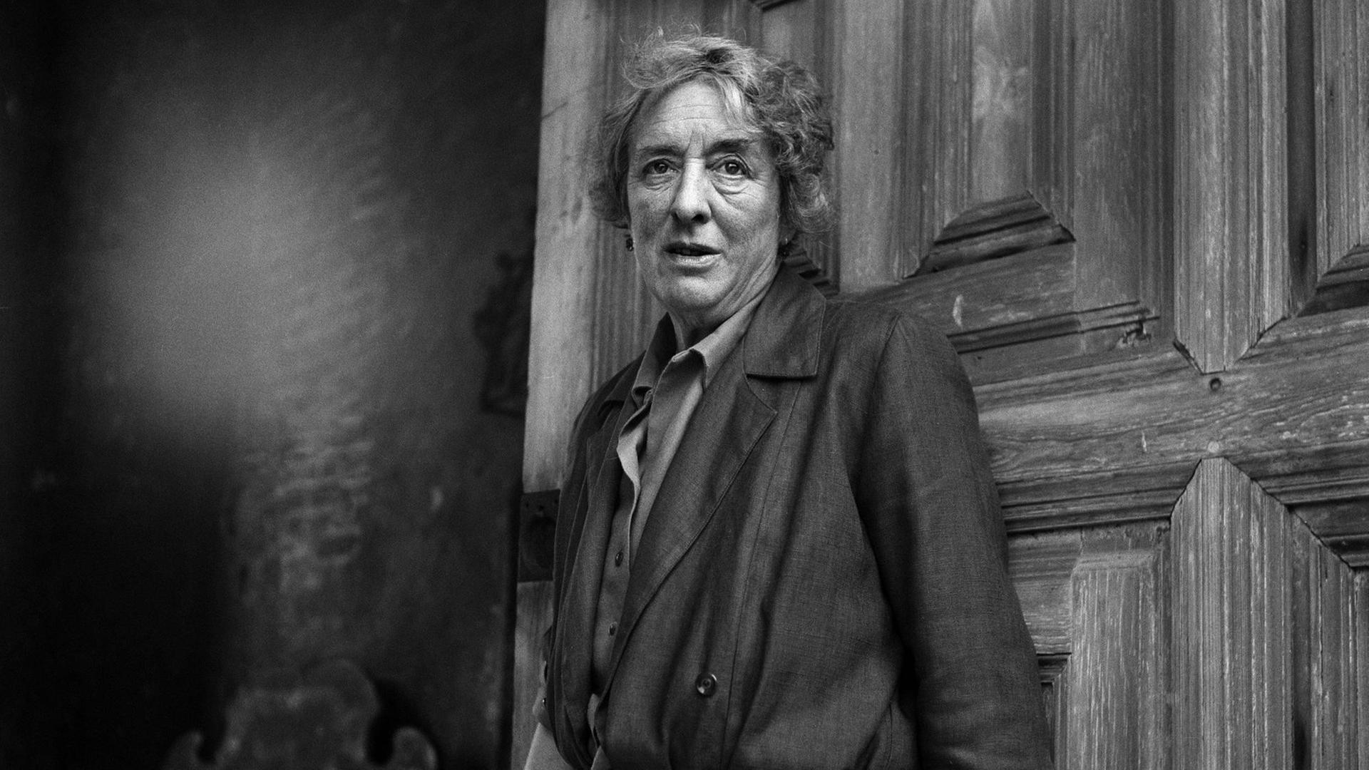 Die englische Autorin, Dichterin und Gartenarchitektin Vita Sackville-West im Jahr 1960. Die englische Autorin, Dichterin und Gartenarchitektin Vita Sackville-West im Jahr 1960.