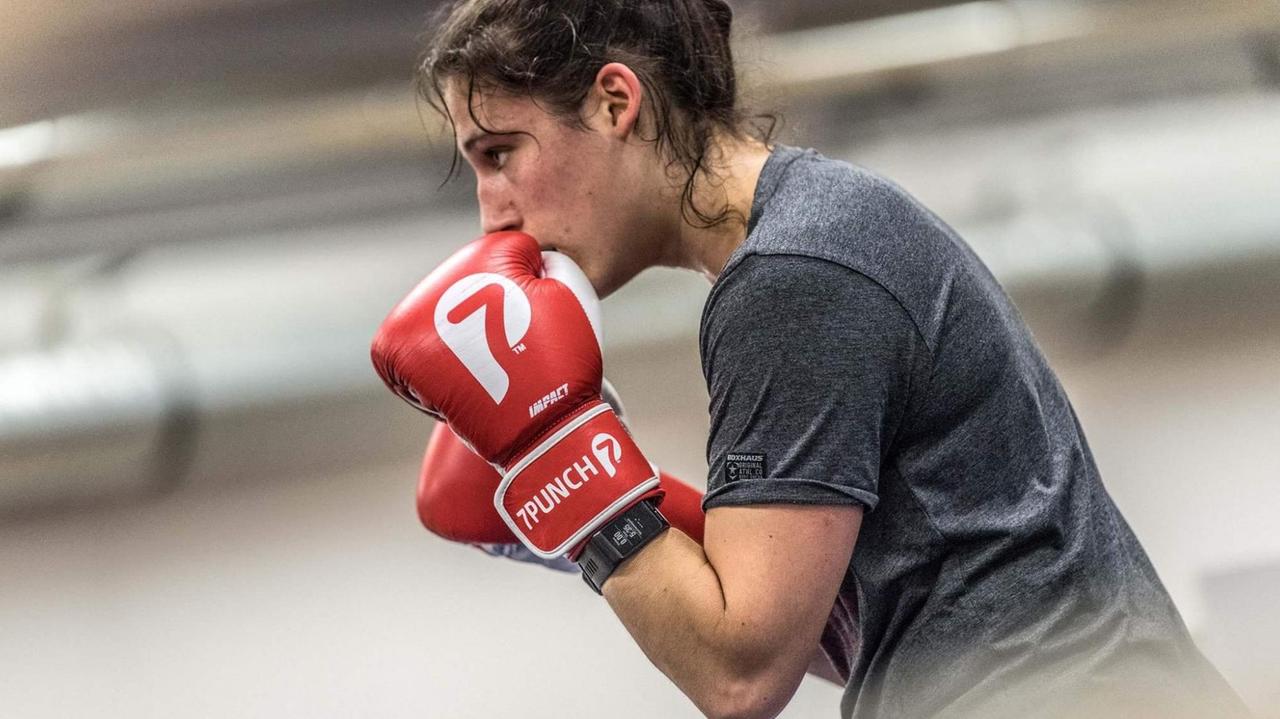 Die Boxerin Sarah Scheurich. Die Boxerin Sarah Scheurich.