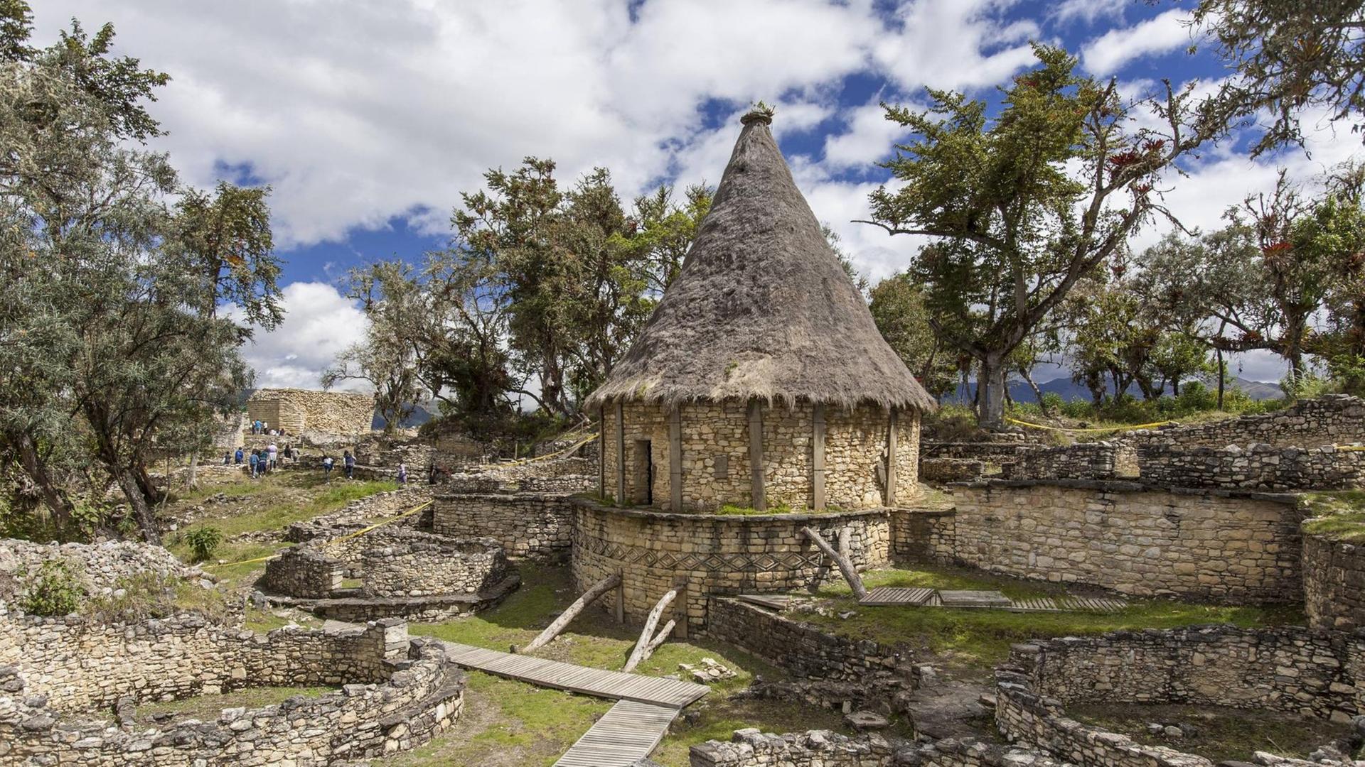 Wiederaufgebautes Haus der Chachapoya Indianer, Kuelap, Peru. Wiederaufgebautes Haus der Chachapoya Indianer, Kuelap, Peru.