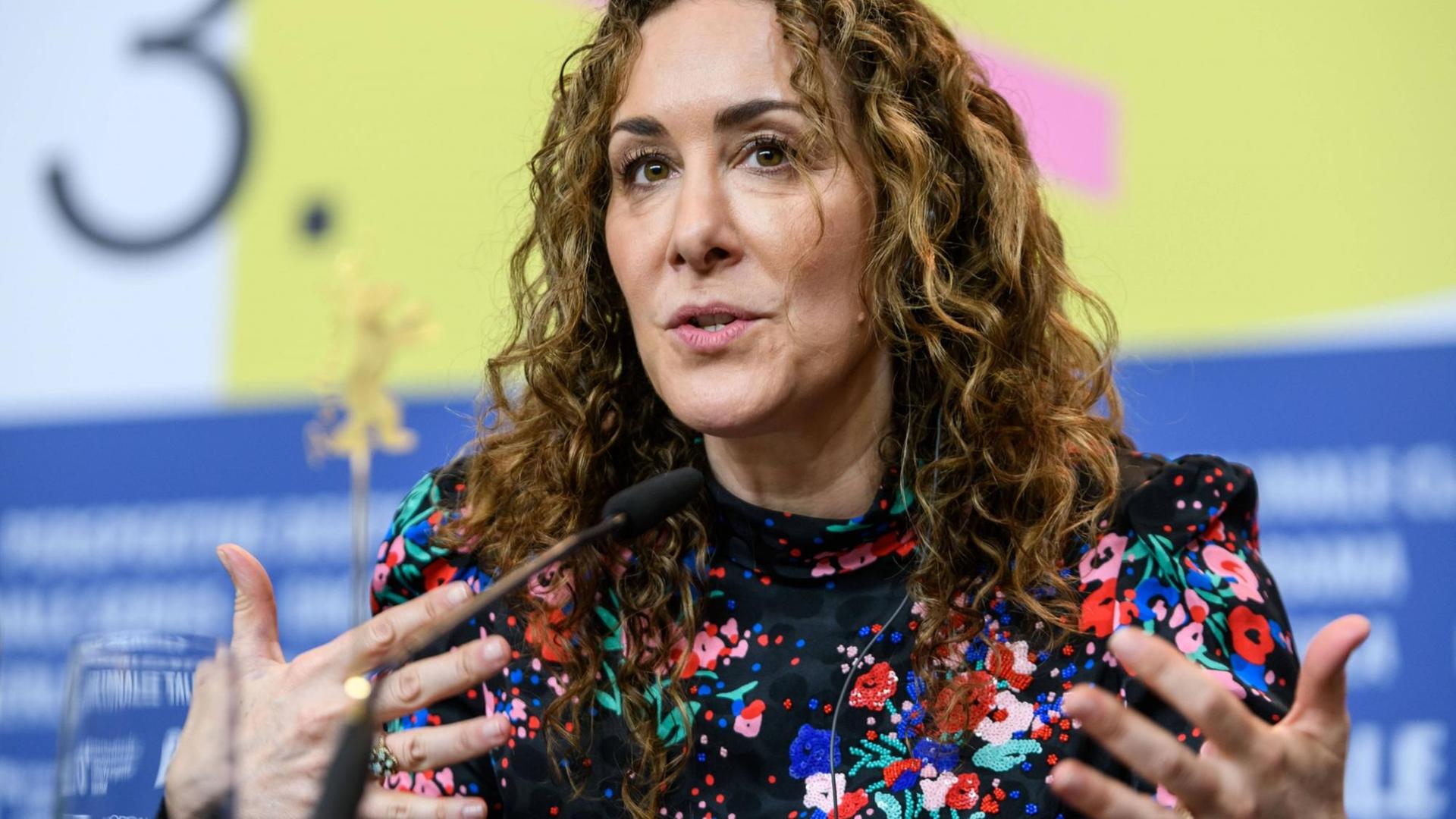 Joanna Rakoff spricht bei der Pressekonferenz zum Film "My Salinger Year" bei den 70. Internationalen Filmfestspiele Berlin Joanna Rakoff spricht bei der Pressekonferenz zum Film "My Salinger Year" bei den 70. Internationalen Filmfestspiele Berlin
