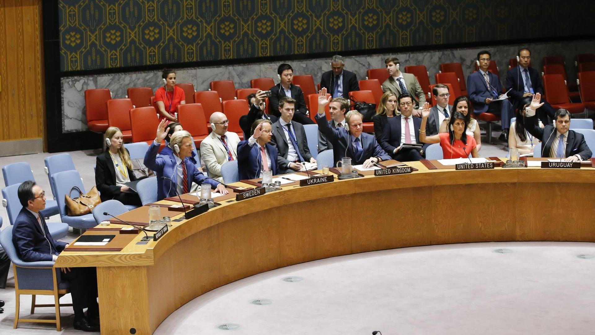 Der UNO-Sicherheitsrat hat einstimmig neue Sanktionen gegen Nordkorea beschlossen. Der UNO-Sicherheitsrat hat einstimmig neue Sanktionen gegen Nordkorea beschlossen.