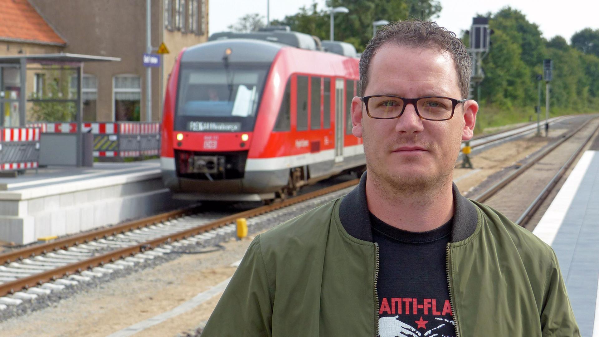 Pendler Nicolas Bublies aus der Prignitzer Gemeinde Groß Pankow ist jeden Tag vier Stunden unterwegs Pendler Nicolas Bublies aus der Prignitzer Gemeinde Groß Pankow ist jeden Tag vier Stunden unterwegs