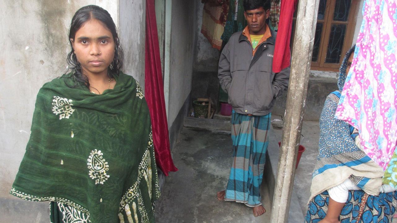 Rosina, die sich den Arm abgesägt hat, um aus den Trümmern des Rana Plaza zu entkommen Rosina, die sich den Arm abgesägt hat, um aus den Trümmern des Rana Plaza zu entkommen