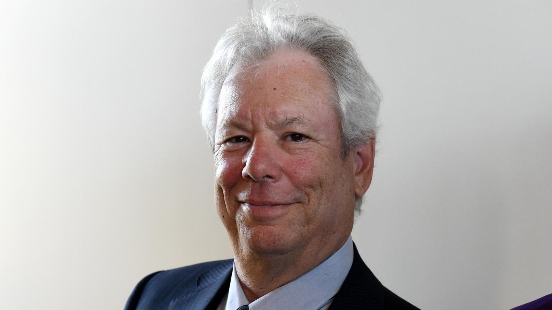 Thaler in Portraitafnahme. Thaler in Portraitafnahme.