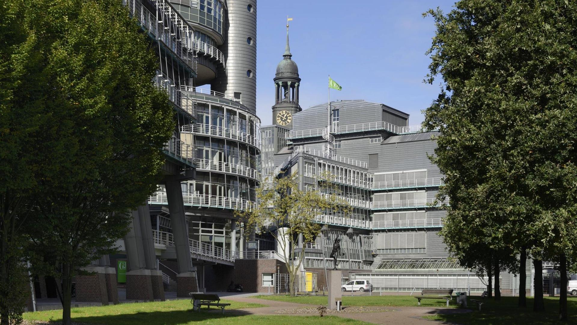 Blick auf das Verlagsgebäude von Gruner und Jahr am Baumwall in Hamburg Blick auf das Verlagsgebäude von Gruner und Jahr am Baumwall in Hamburg