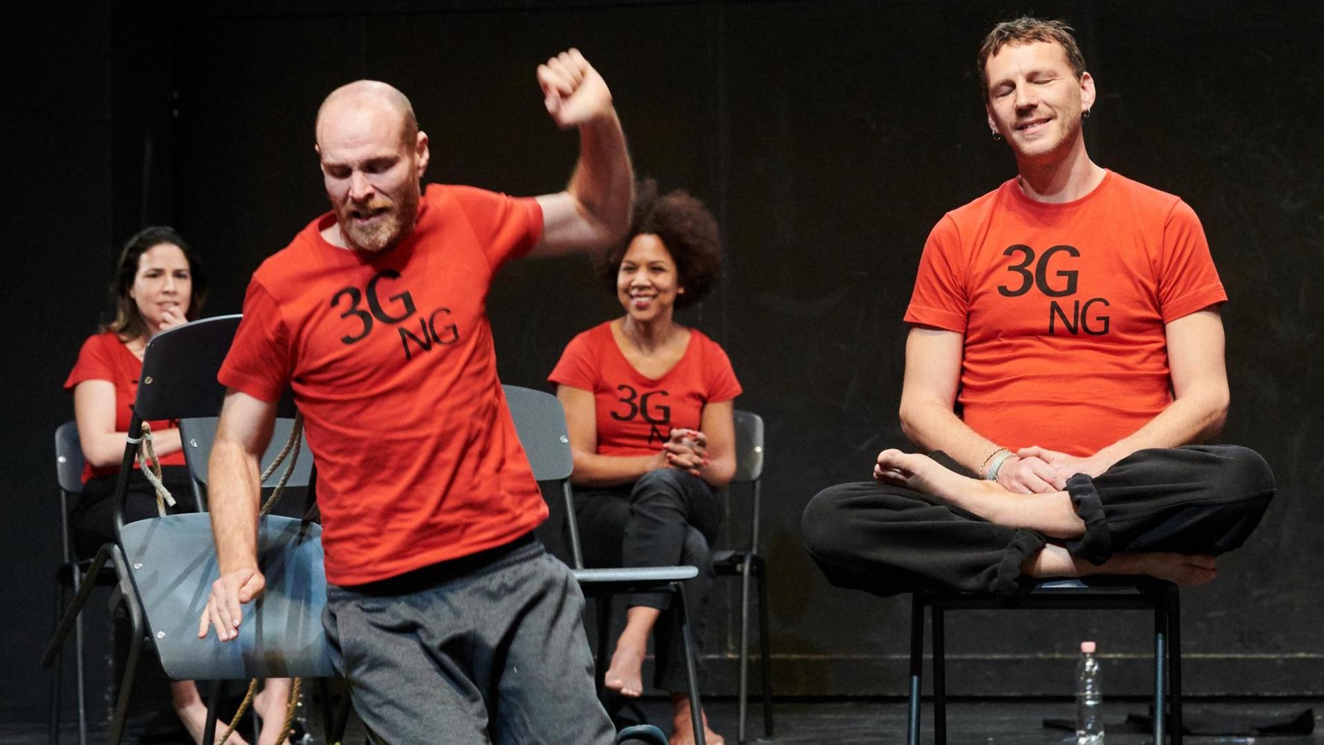 06.03.2019, Berlin: Schauspieler Niels Bormann stürzt auf der Bühne vom Stuhl während sein Kollege Knut Berger (r) eine Yogapose auf dem Stuhl vollzieht. Im Hintergrund sehen Ayelet Robinson und Abak Safaei-Rad (l-r) auf Stühlen sitzend, zu. Im Maxim Gorki Theater findet die Fotoprobe "Third Generation - Next Generation" statt. Bormann ist Hauptdarsteller. 06.03.2019, Berlin: Schauspieler Niels Bormann stürzt auf der Bühne vom Stuhl während sein Kollege Knut Berger (r) eine Yogapose auf dem Stuhl vollzieht. Im Hintergrund sehen Ayelet Robinson und Abak Safaei-Rad (l-r) auf Stühlen sitzend, zu. Im Maxim Gorki Theater findet die Fotoprobe "Third Generation - Next Generation" statt. Bormann ist Hauptdarsteller.