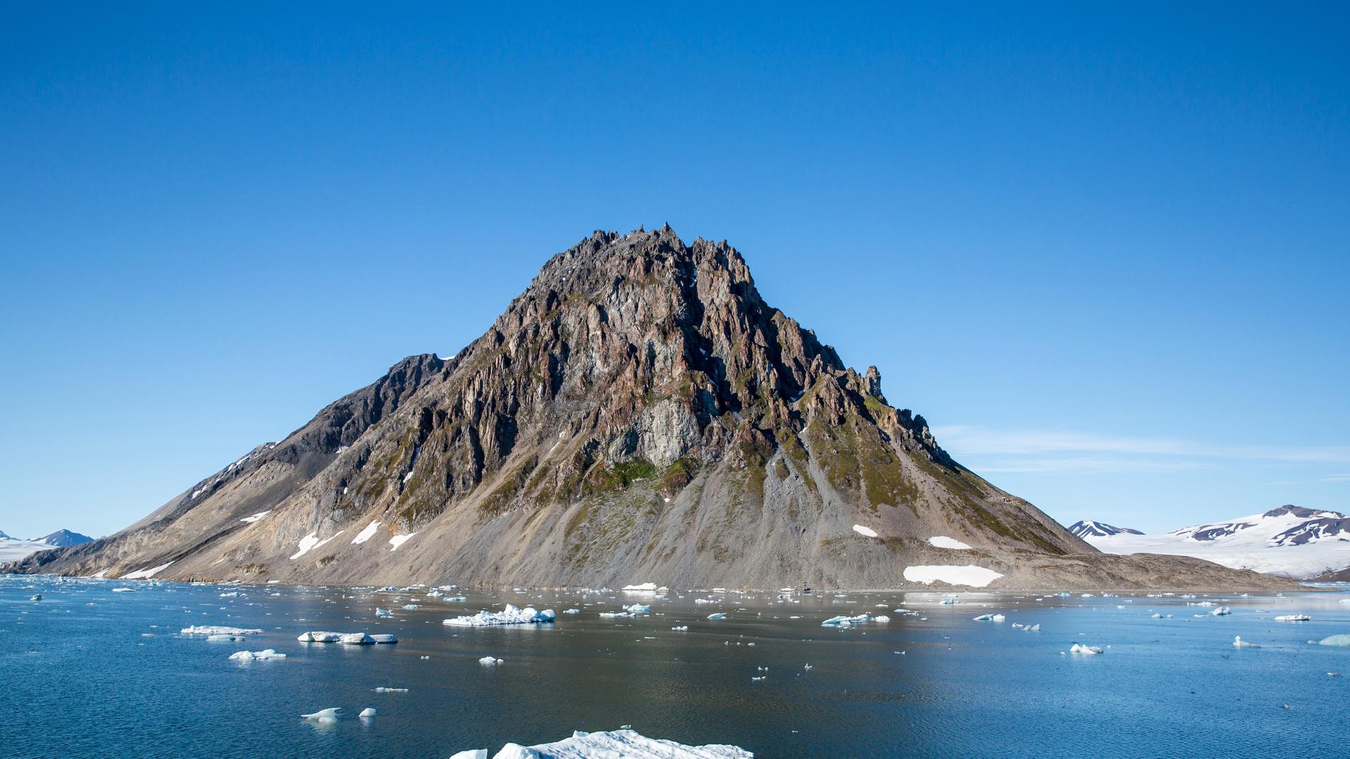 Berg in Burgerbukta auf Spitzbergen Berg in Burgerbukta auf Spitzbergen