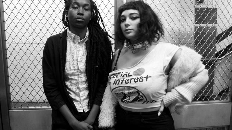 Duo 700 Bliss sind die Künstlerinnen Moor Mother und DJ Haram aus den USA. Sie treten beim CTM-Festival 2019 in Berlin auf. Duo 700 Bliss sind die Künstlerinnen Moor Mother und DJ Haram aus den USA. Sie treten beim CTM-Festival 2019 in Berlin auf.