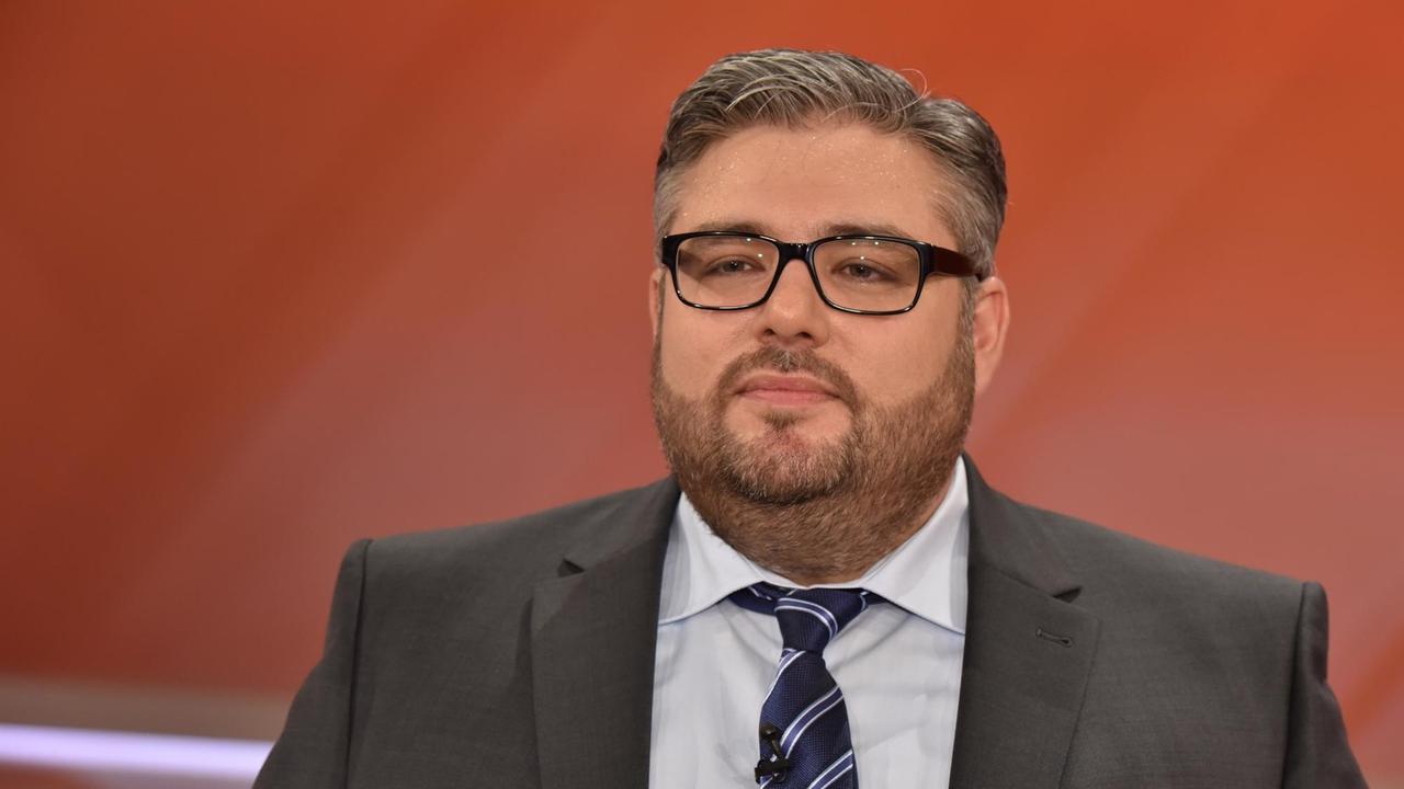 Murat Kayman, DITIB-Vorstand NRW, zu Gast in der ARD Talkshow "Maischberger" am 11.05.2016 in Köln. Murat Kayman, DITIB-Vorstand NRW, zu Gast in der ARD Talkshow "Maischberger" am 11.05.2016 in Köln.