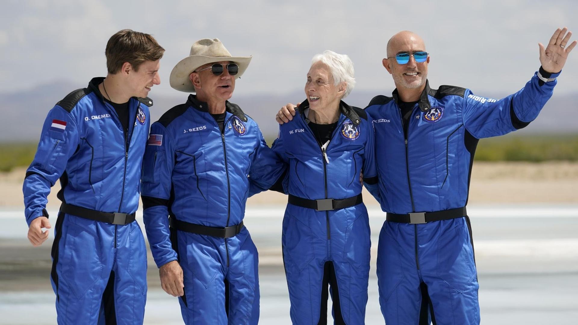 Oliver Daemen, Jeff Bezos, Wally Funkund Bezos' Bruder Mark Oliver Daemen, Jeff Bezos, Wally Funkund Bezos' Bruder Mark