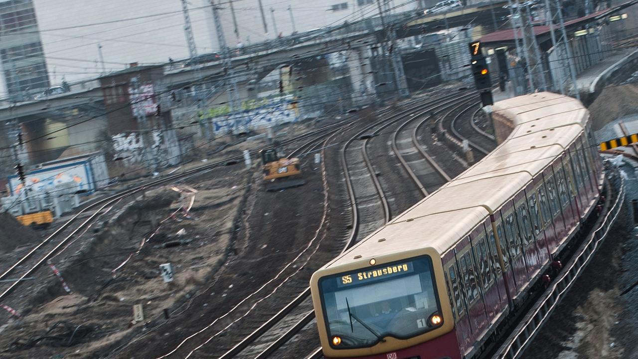 Eine S-Bahn in Berlin. Eine S-Bahn in Berlin.