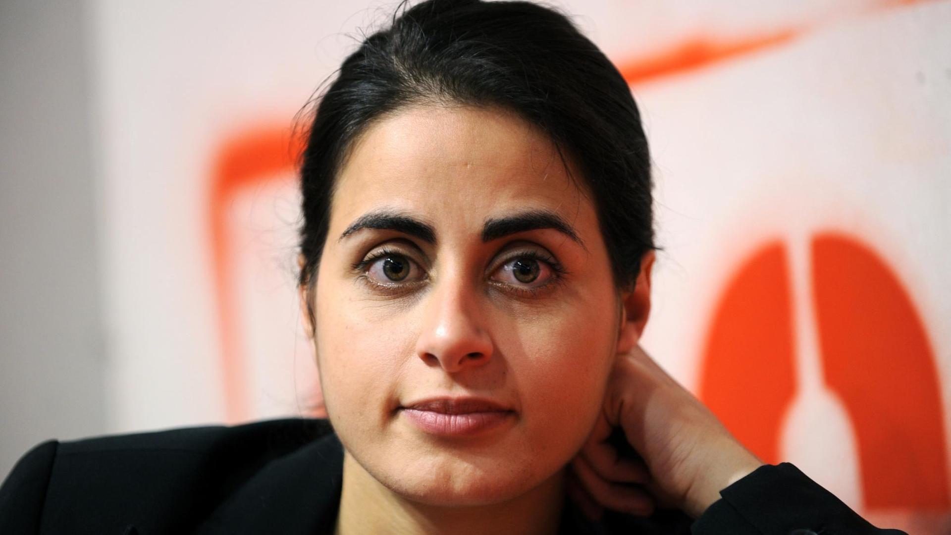 Sineb El Masrar, aufgenommen am 08.10.2010 auf der 62. Frankfurter Buchmesse in Frankfurt am Main. Sineb El Masrar, aufgenommen am 08.10.2010 auf der 62. Frankfurter Buchmesse in Frankfurt am Main.