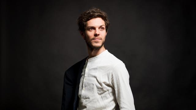 Der französische Dirigent Raphaël Pichon hat sich das mehrschichtige Konzept zum Album ausgedacht.