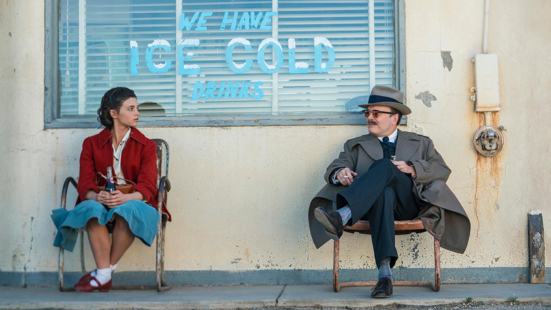 India Eisley als Fauna Hodel und Jefferson Mays als George Hodel in "I Am the Night" India Eisley als Fauna Hodel und Jefferson Mays als George Hodel in "I Am the Night"