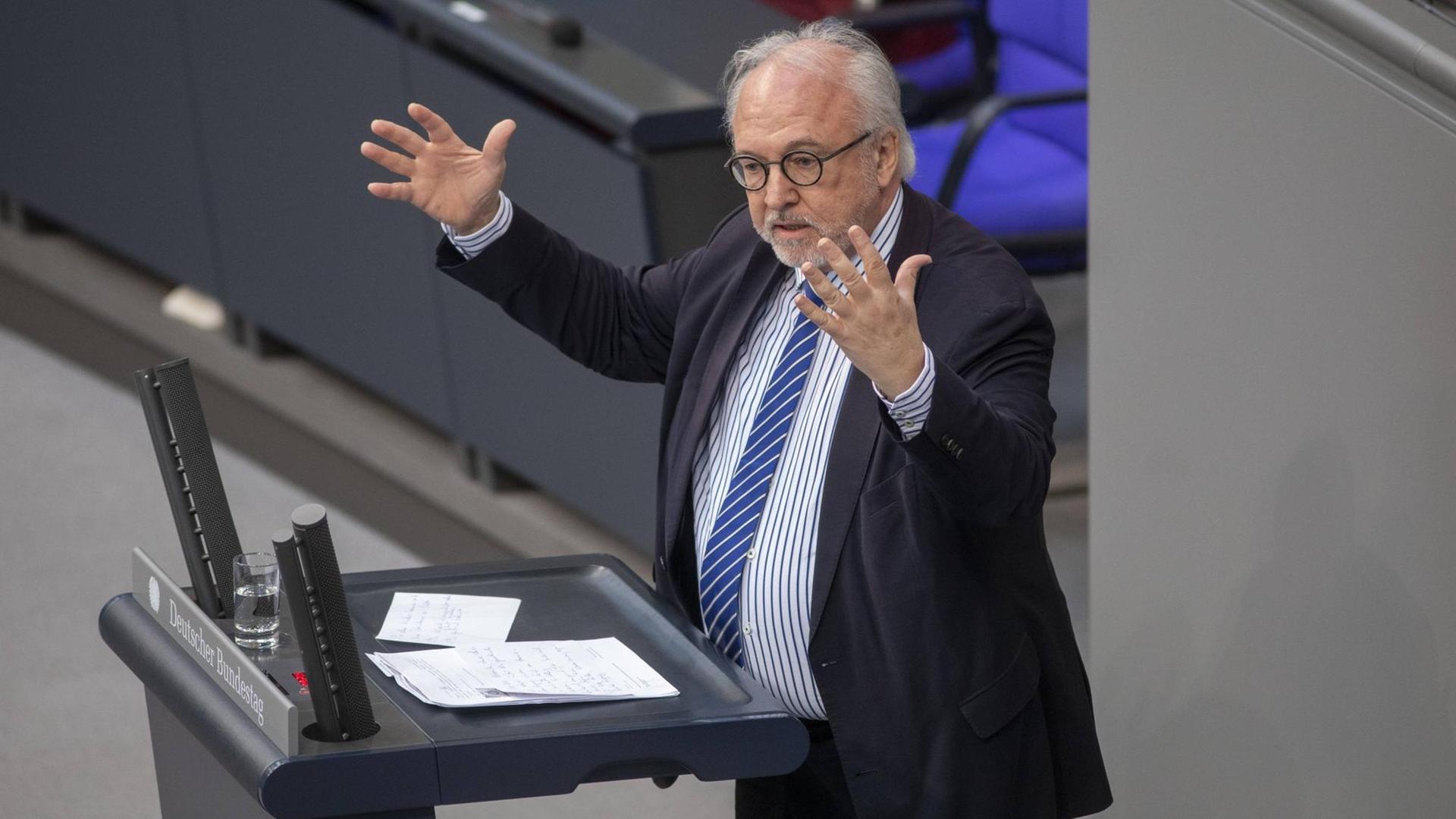 Rudolf Henke ist Vorsitzender der Ärztegewerkschaft Marburger Bund und Präsident der Ärztekammer Nordrhein Rudolf Henke ist Vorsitzender der Ärztegewerkschaft Marburger Bund und Präsident der Ärztekammer Nordrhein