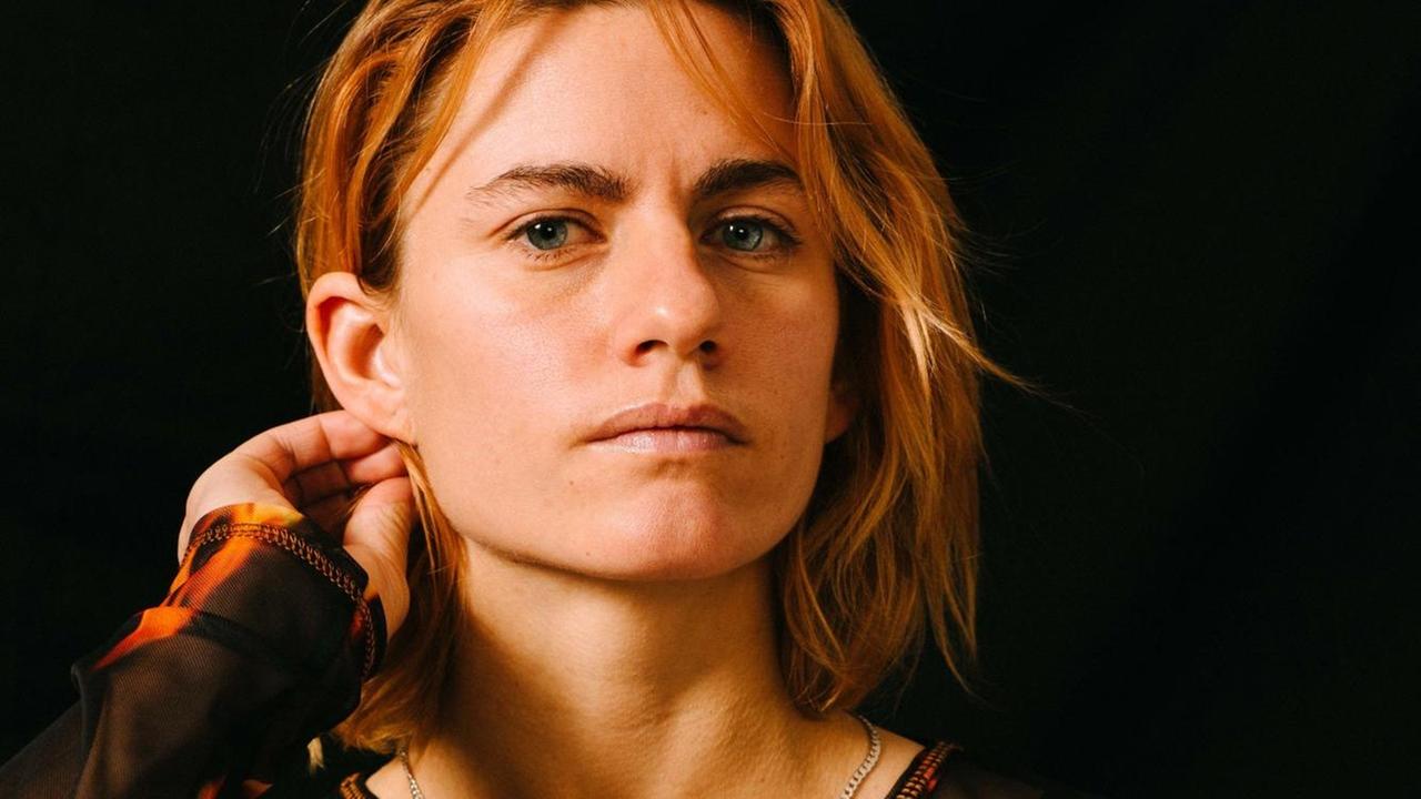 Porträt der Choreografin und Performerin Florentina Holzinger. Porträt der Choreografin und Performerin Florentina Holzinger.