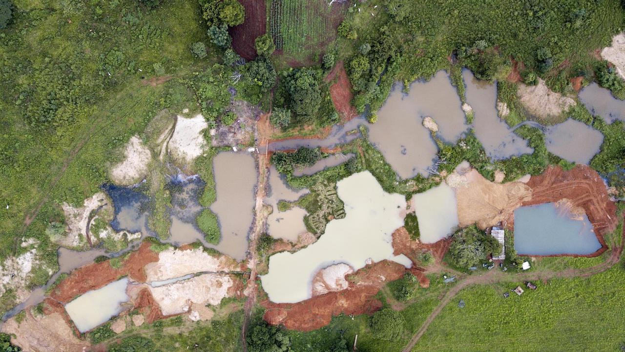 Illegaler Goldabbau in Taboca – das Wasser ist mit Quecksilber vergiftet. Illegaler Goldabbau in Taboca – das Wasser ist mit Quecksilber vergiftet.
