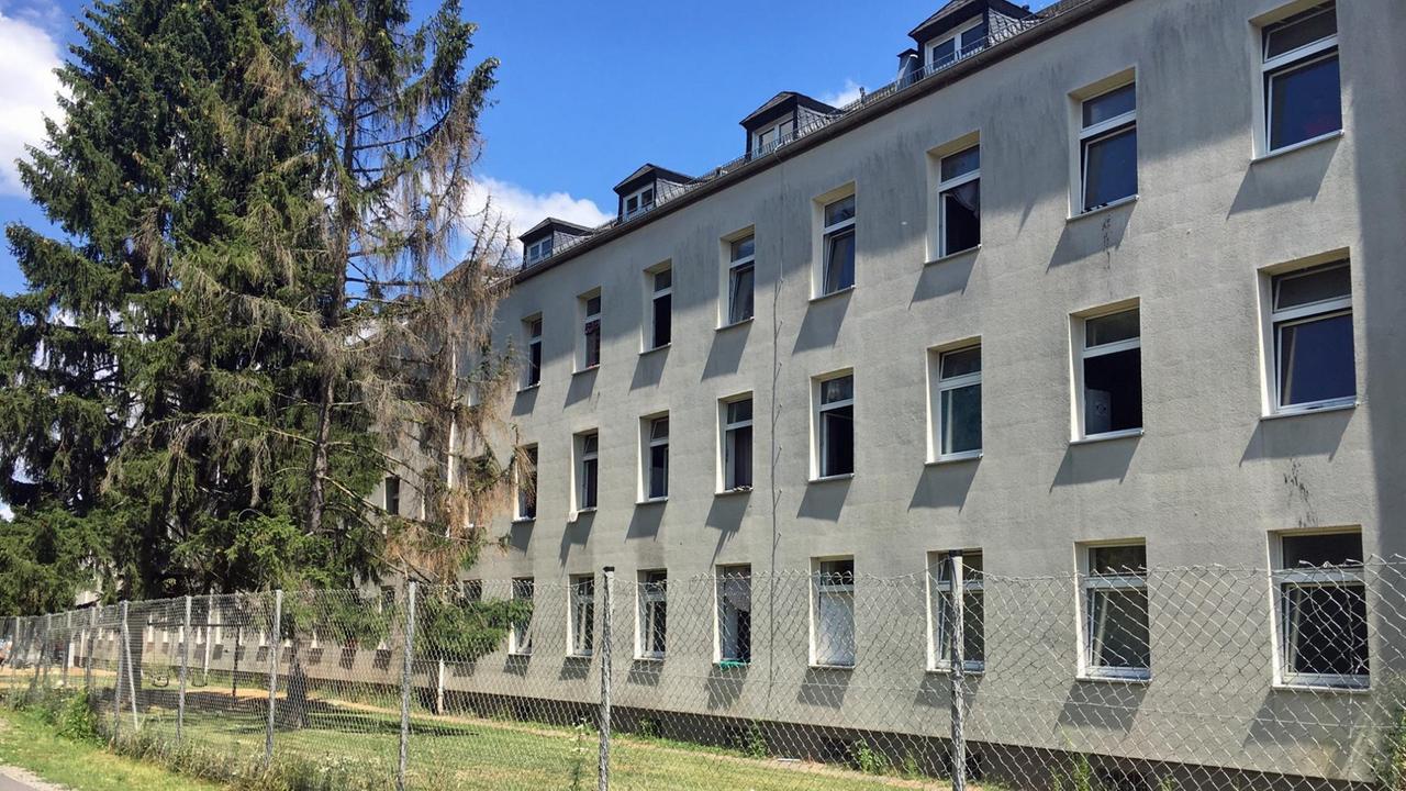 In dieser Erstaufnahmeeinrichtung kam es zu den Unruhen und den umstrittenen Ingewahrsamnahmen In dieser Erstaufnahmeeinrichtung kam es zu den Unruhen und den umstrittenen Ingewahrsamnahmen