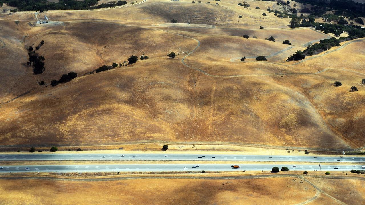 Ein Blick aus einem Helikopter auf die Gegend von Los Altos Hills, Kalifornien Ein Blick aus einem Helikopter auf die Gegend von Los Altos Hills, Kalifornien
