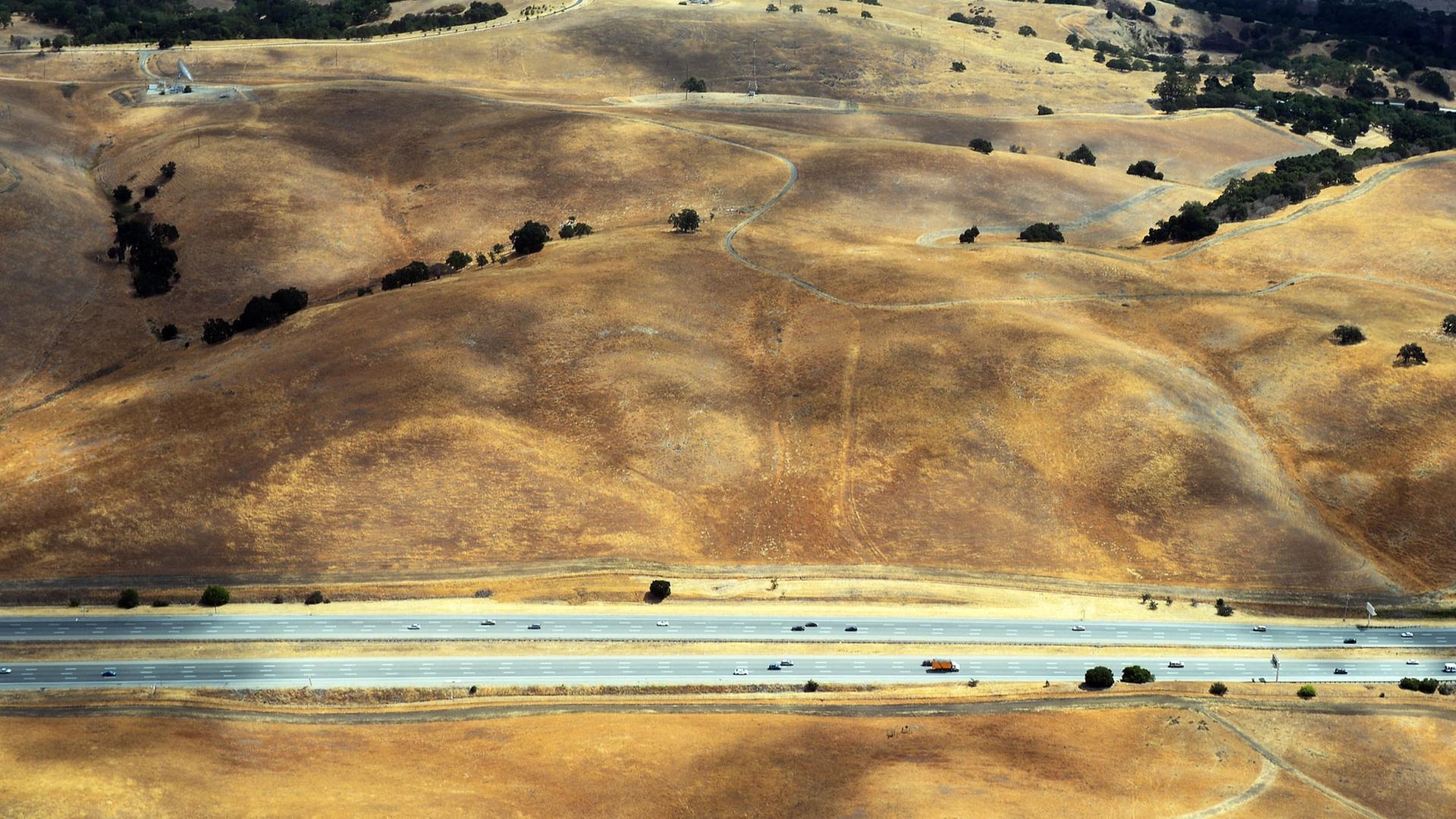 Ein Blick aus einem Helikopter auf die Gegend von Los Altos Hills, Kalifornien Ein Blick aus einem Helikopter auf die Gegend von Los Altos Hills, Kalifornien