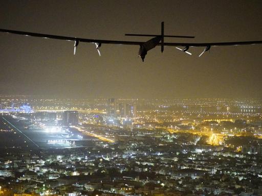 Die Solar Impulse 2 landete am 26 Juli 2016 in Abu Dhabi. Gestartet hatte das Flugzeug seine Weltumrundung am 9. März 2015 am gleichen Ort