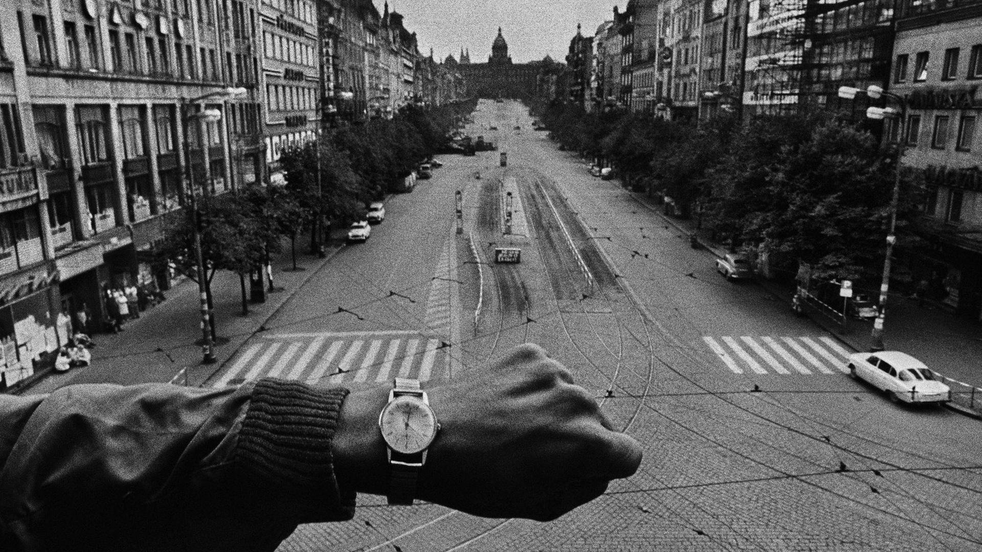 Ein Foto von Josef Koudelka, kurz vor dem Einmarsch der sowjetischen Truppen in Prag Ein Foto von Josef Koudelka, kurz vor dem Einmarsch der sowjetischen Truppen in Prag