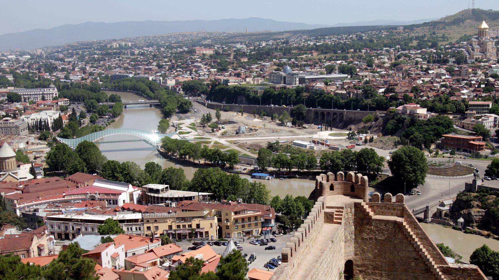 Blick über die georgische Hauptstadt Tiflis (Tbilisi), aufgenommen am 14.06.2010 Blick über die georgische Hauptstadt Tiflis (Tbilisi), aufgenommen am 14.06.2010