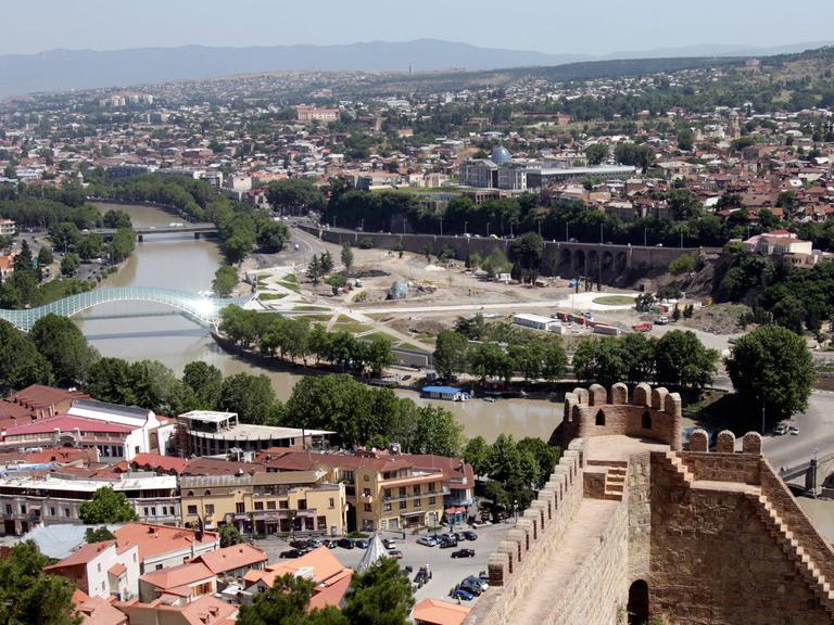 Blick über die georgische Hauptstadt Tiflis (Tbilisi), aufgenommen am 14.06.2010