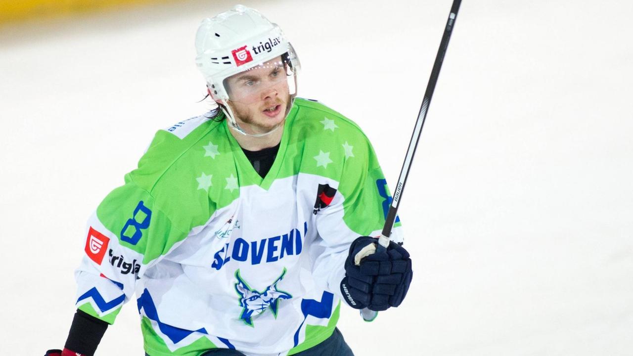 Der slowenische Eishockeyspieler Ziga Jeglic wurde von den Spielen ausgeschlossen und muss das Olympische Dorf verlassen. Der slowenische Eishockeyspieler Ziga Jeglic wurde von den Spielen ausgeschlossen und muss das Olympische Dorf verlassen.