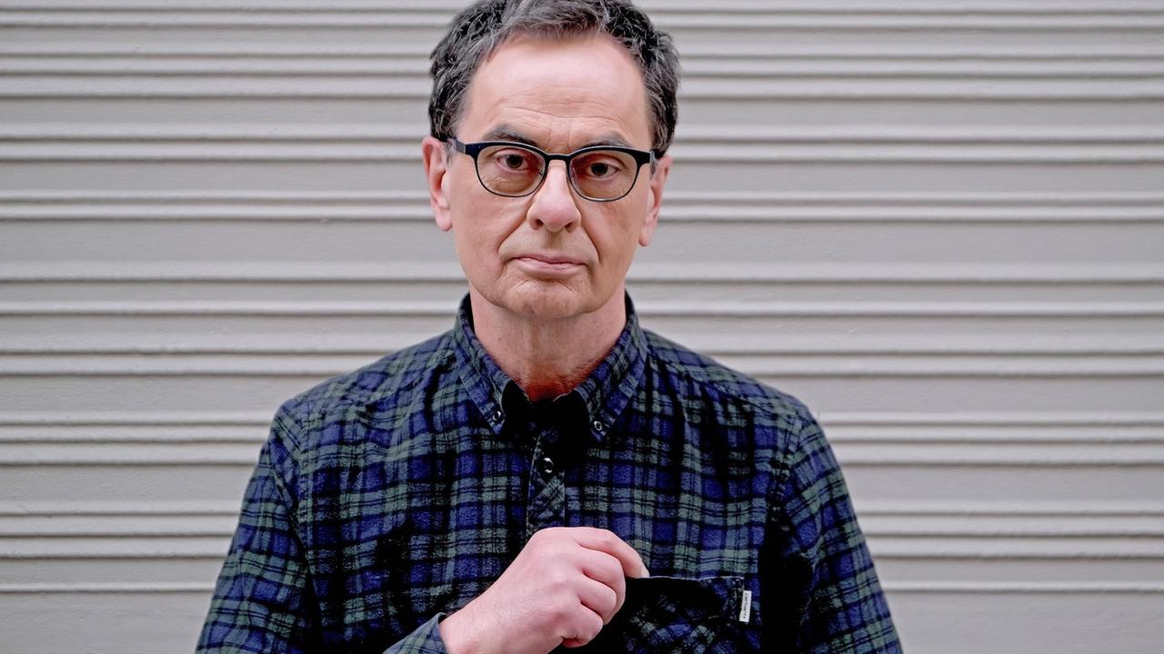 Der Verleger Gerhard Steidl vor dem Kunsthaus Göttingen. Der Verleger Gerhard Steidl vor dem Kunsthaus Göttingen.