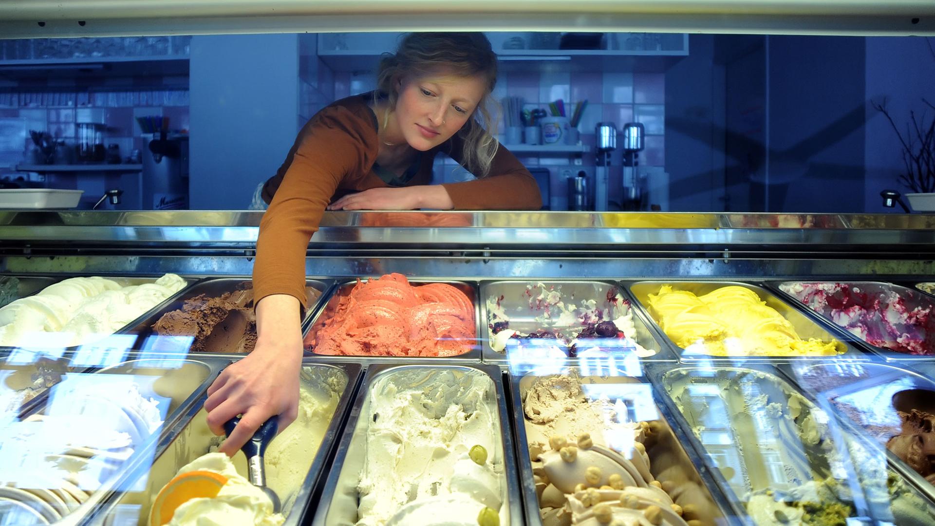 Birne mit Parmigiano: Eisdiele "Fräulein Frost" in Berlin Birne mit Parmigiano: Eisdiele "Fräulein Frost" in Berlin