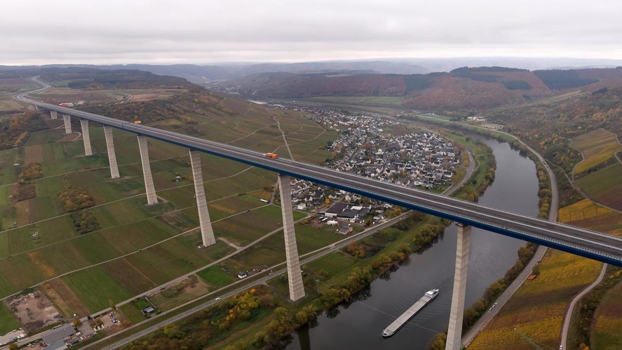 Luftaufnahme der Hochmoselbrücke. Luftaufnahme der Hochmoselbrücke.