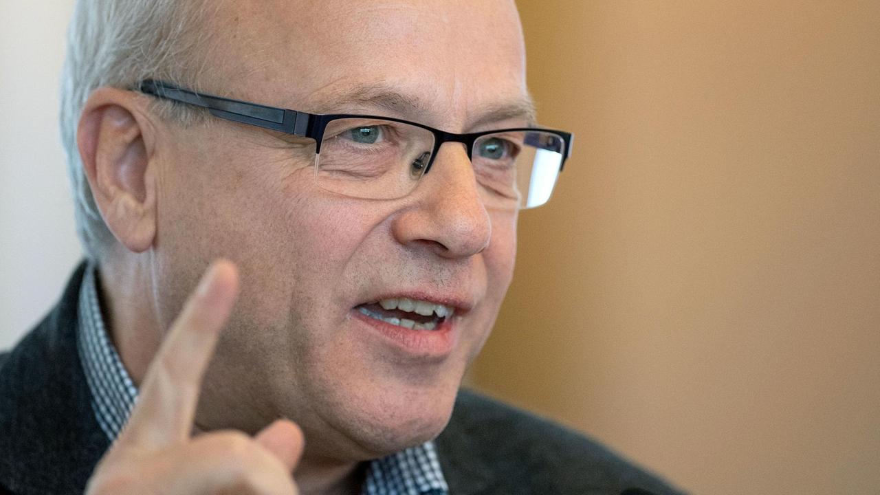 Jesuitenpater Klaus Mertes spricht während der Herbstvollversammlung des Zentralkomitees der deutschen Katholiken (ZdK) Jesuitenpater Klaus Mertes spricht während der Herbstvollversammlung des Zentralkomitees der deutschen Katholiken (ZdK)
