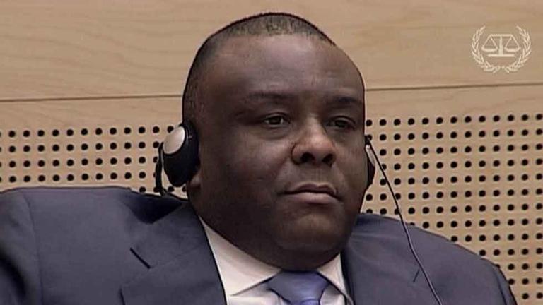Jean-Pierre Bemba wird als Befehlshaber der kongolesischen Rebellen vor dem Internationalen Strafgerichtshof im Fall Zentralafrikanische Republik angeklagt. Jean-Pierre Bemba wird als Befehlshaber der kongolesischen Rebellen vor dem Internationalen Strafgerichtshof im Fall Zentralafrikanische Republik angeklagt.