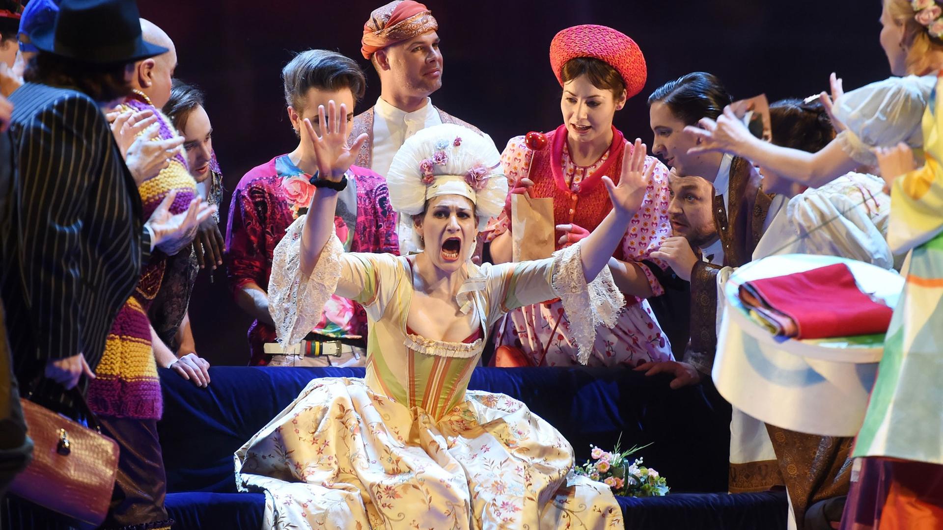 Im Festspielhaus Baden-Baden (Baden-Württemberg) probt am 24.03.2015 Anja Harteros (Feldmarschallin Fürstin Werdenberg) die Oper Der Rosenkavalier. Das Stück wird am 27.03.2015 zum Beginn der Osterfestspiele erstmals von den Berliner Philharmonikern präsentiert. Im Festspielhaus Baden-Baden (Baden-Württemberg) probt am 24.03.2015 Anja Harteros (Feldmarschallin Fürstin Werdenberg) die Oper Der Rosenkavalier. Das Stück wird am 27.03.2015 zum Beginn der Osterfestspiele erstmals von den Berliner Philharmonikern präsentiert.