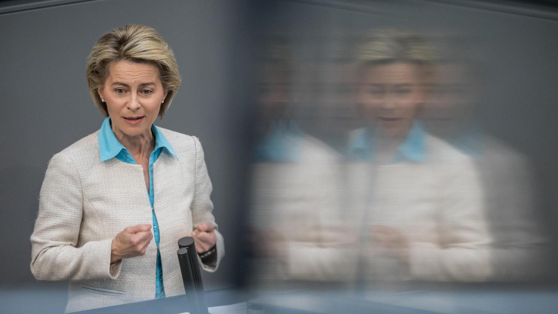 Verteidigungsministerin Ursula von der Leyen im Bundestag. Verteidigungsministerin Ursula von der Leyen im Bundestag.