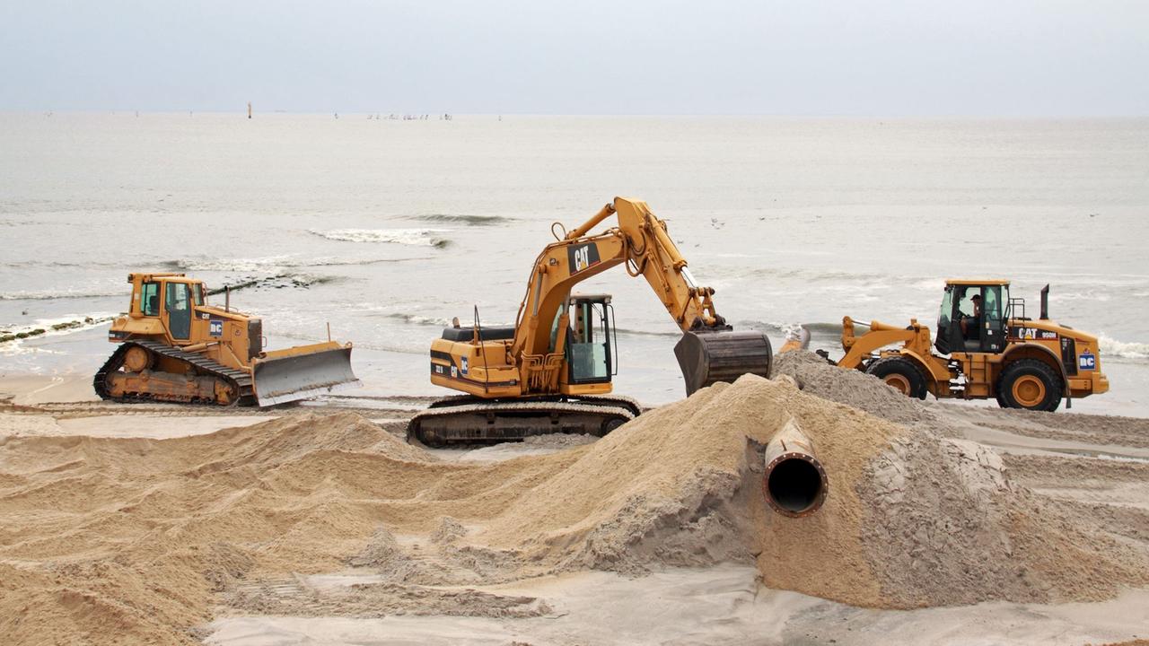 Sandaufschüttung am Hauptstrand von Sylt Sandaufschüttung am Hauptstrand von Sylt