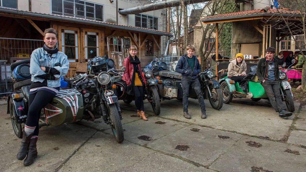 im Bild: v.l. Anne Knödler, Elisabeth Oertel, Kaupo Holmberg, Effy Zeniou und Johannes Fötsch waren über 2 Jahre unterwegs von Halle nach New York. im Bild: v.l. Anne Knödler, Elisabeth Oertel, Kaupo Holmberg, Effy Zeniou und Johannes Fötsch waren über 2 Jahre unterwegs von Halle nach New York.