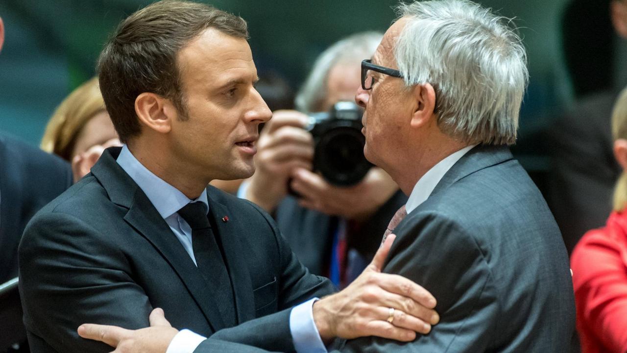 * Emmanuel Macron, Staatspräsident Frankreichs und Jean-Claude Juncker, Präsident der Europäischen Kommission auf dem EU-Gipfel am 15.12.2017 * Emmanuel Macron, Staatspräsident Frankreichs und Jean-Claude Juncker, Präsident der Europäischen Kommission auf dem EU-Gipfel am 15.12.2017